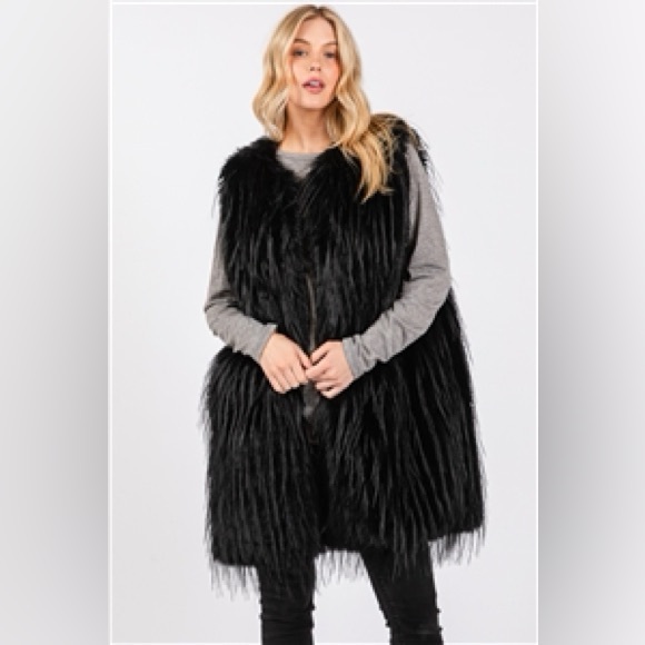 Luxe Oversized Black Shag Vest With Pockets New Onesize fits all available now - Picture 5 of 6